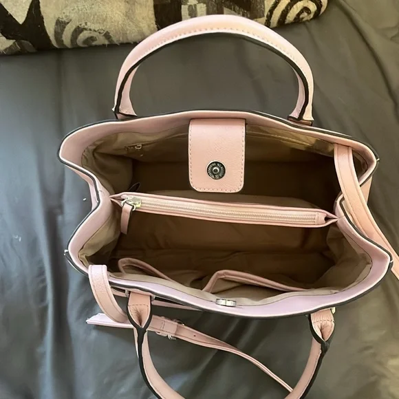 Light pink Nine West pocket book. - Picture 4 of 9